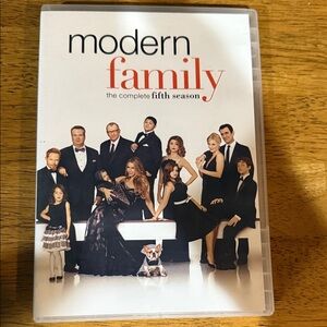 Modern Family Season 5 DVD - Black and White Cover